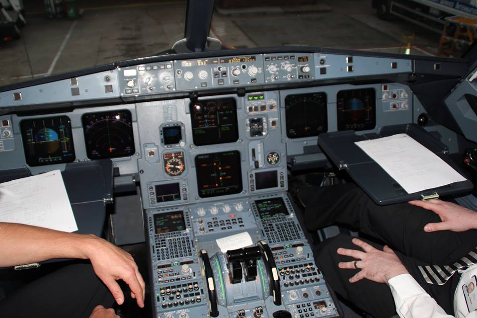 photo OH-LXH Flight Deck